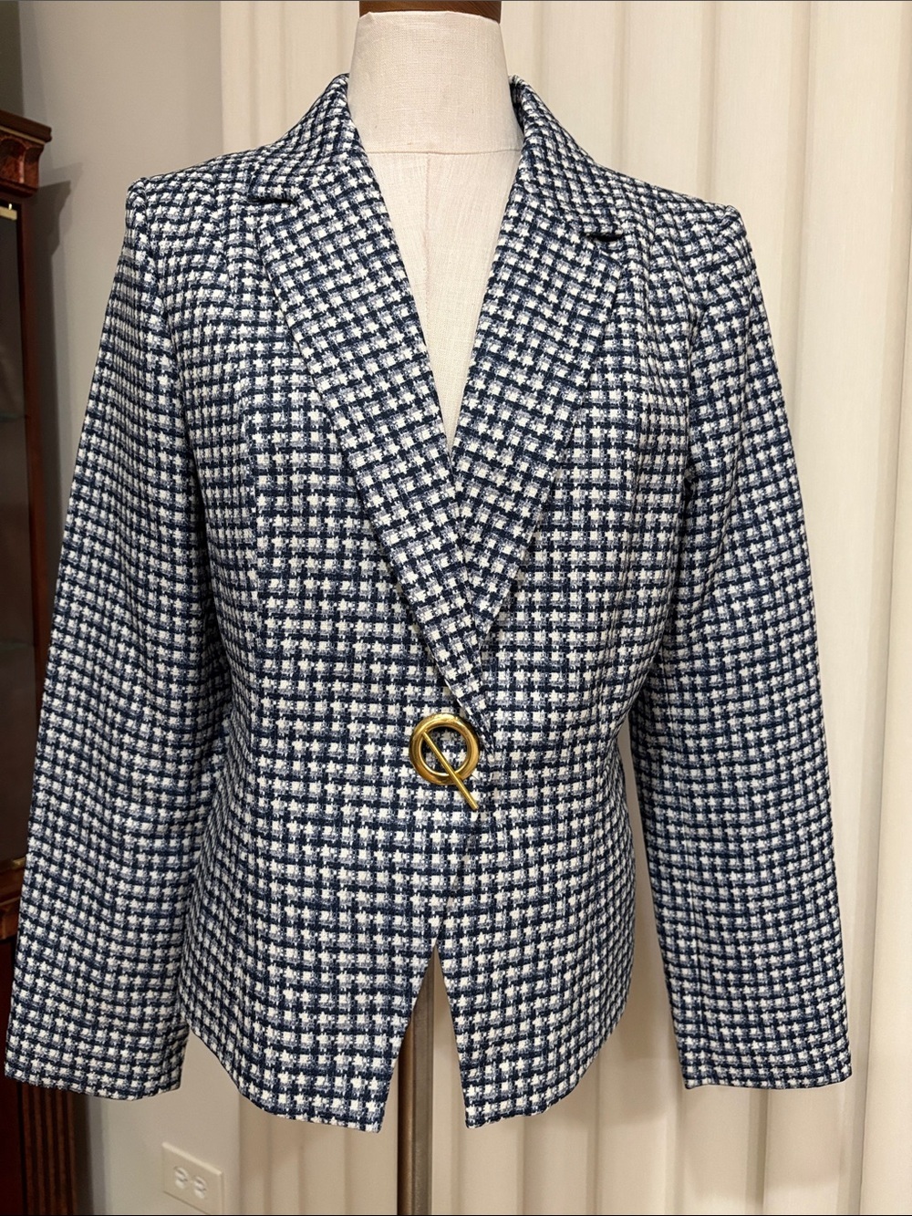 Danillo women’s  Navy & White tweed like print Blazer Gold toggled closure 10